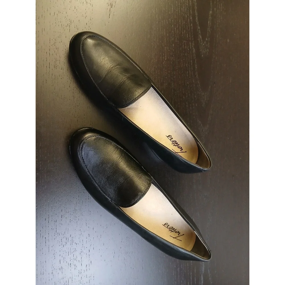 Trotters Black Leather Almond Toe Low Block Heel Slip On Loafers Shoe Womens 7.5